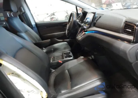 2021 Honda Odyssey Touring z USA, uszkodzony, nr VIN 5FNRL6H83MB028264